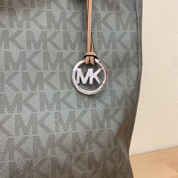 Authentic Michael Kors Tote Bag - Picture 3 of 11